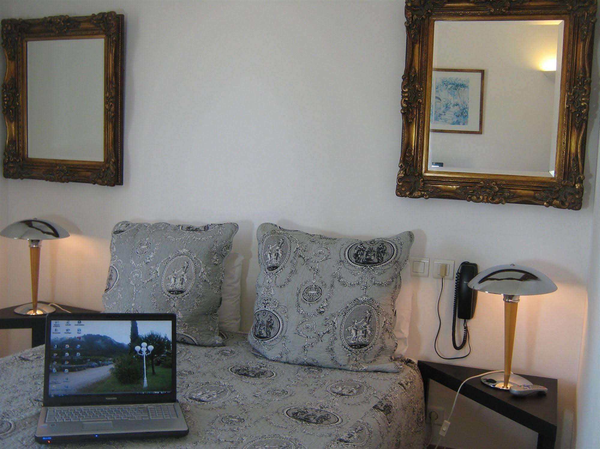 La Fontaine Hotel Vidauban Bagian luar foto
